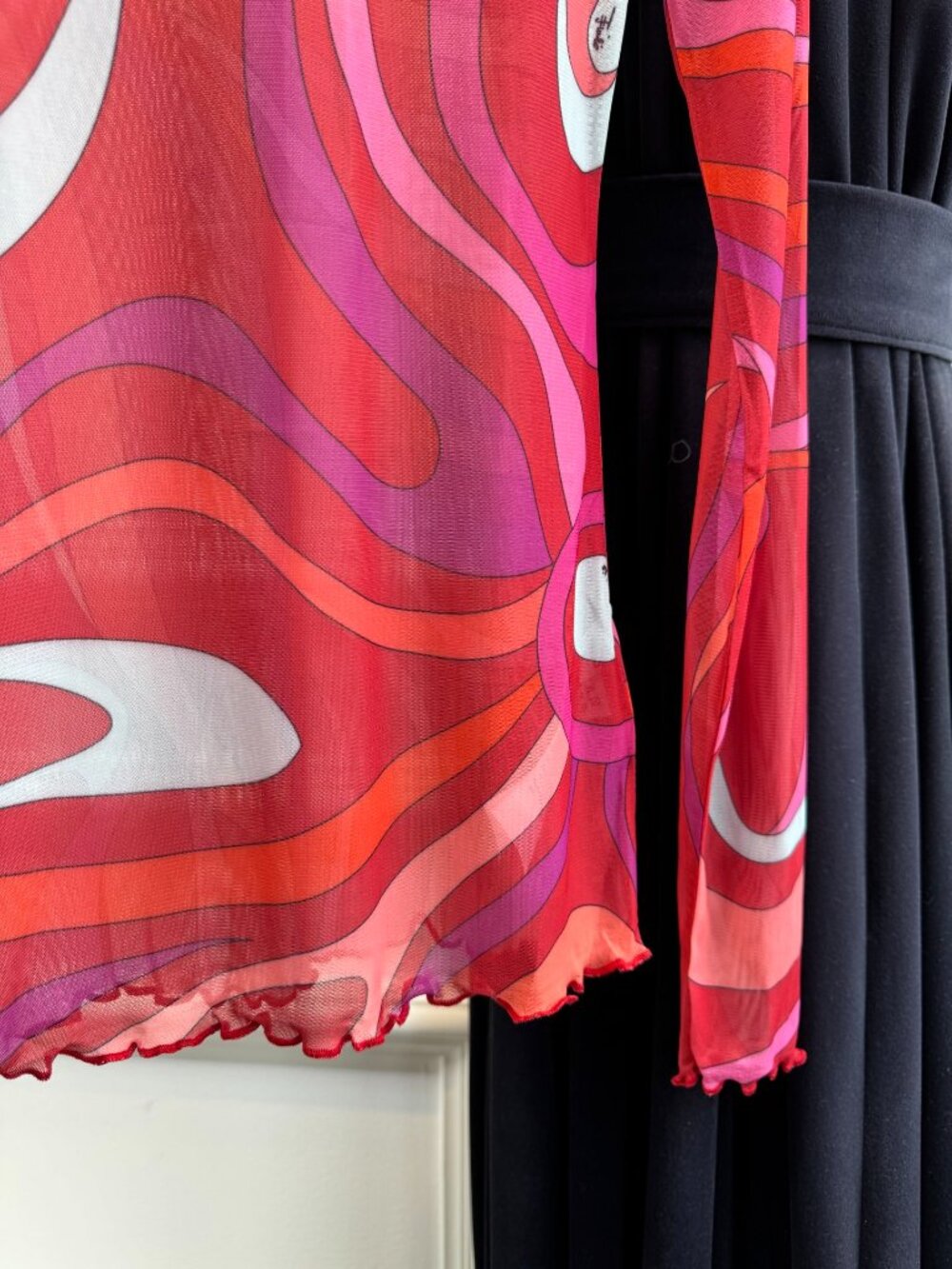 🍓Emilio Pucci Retro Wave Pattern Mesh Top Scalloped Neck & Hem Long Sleeve Shir - Picture 6 of 6